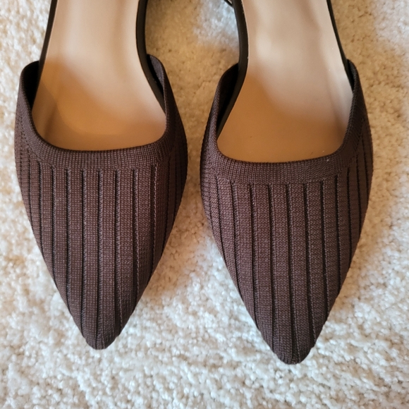 Journee Collection Women's Brown Ankle Strap Flats Size 8.5 - Picture 2 of 4